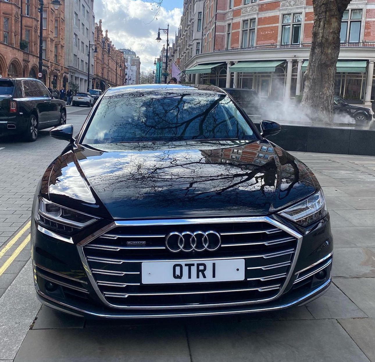 Embassy Diplomatic Flag UK Number Plate of Qatar - QTR 1